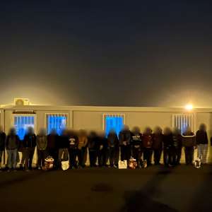 Peste 50 de cetăţeni străini ascunși în două TIR-uri, depistați de polițiștii de frontieră de la Nădlac II