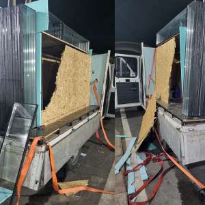 10 cetățeni străini ascunși într-un microbuz descoperiți de polițiștii de frontieră giurgiuveni