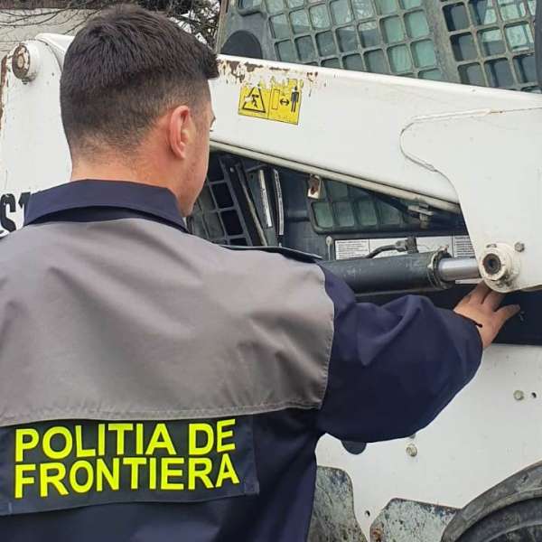 Utilaj industrial furat în urmă cu patru zile din Italia, oprit din drumul către Republica Moldova