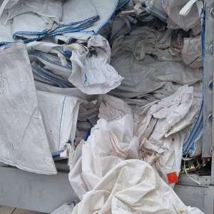 1.320 kilograme foi de tutun ambalate în 32 de saci, descoperite de polițiștii de frontieră giurgiuveni