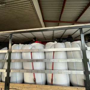 43 migranți ascunși în două automarfare încărcate cu semințe de floarea soarelui și mase plastice