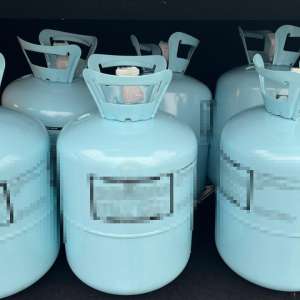 Butelii cu freon descoperite într-un microbuz