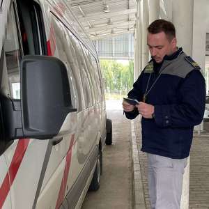 La volanul mașinii, deși avea dreptul de conducere suspendat