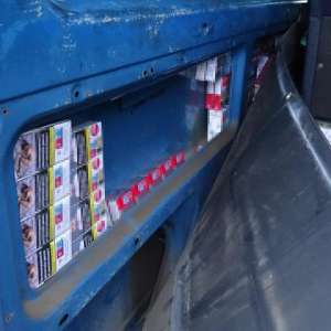Peste 16.000 de țigarete descoperite ascunse într-un microbuz, în P.T.F. Calafat