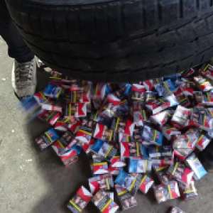 Peste 16.000 de țigarete descoperite ascunse într-un microbuz, în P.T.F. Calafat