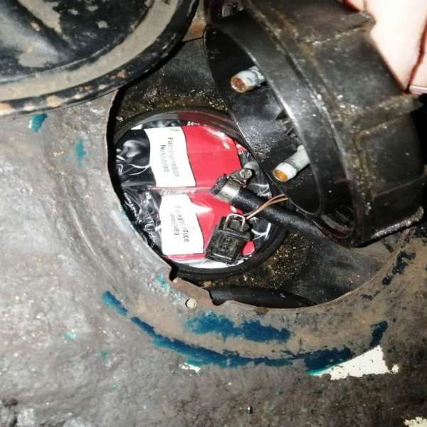 Ţigări de contrabandă ascunse în rezervor, descoperite la trecerea frontierei