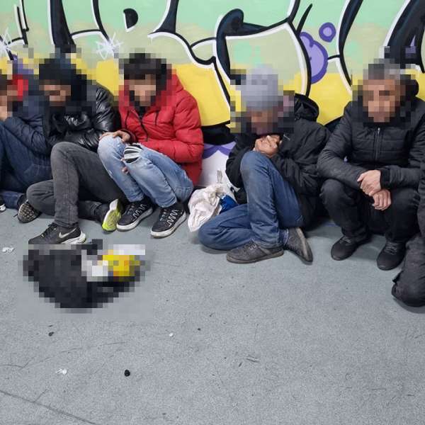 Opt cetățeni sirieni, ajutați de doi cetățeni români, descoperiți de polițiștii de frontieră giurgiuveni în timp ce încercau să treacă ilegal frontiera