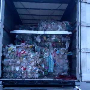 Peste 34 tone de produse second hand, oprite la intrarea în țară