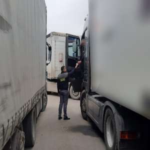 La volan, deşi avea dreptul de a conduce suspendat