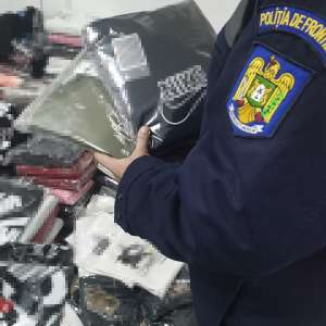 Cantitate considerabilă de bunuri contrafăcute, în valoare de peste 300.000 lei, descoperită de polițiștii de frontieră giurgiuveni