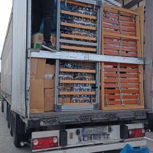 Aproximativ 35 tone de produse second hand, oprite la intrarea în ţară