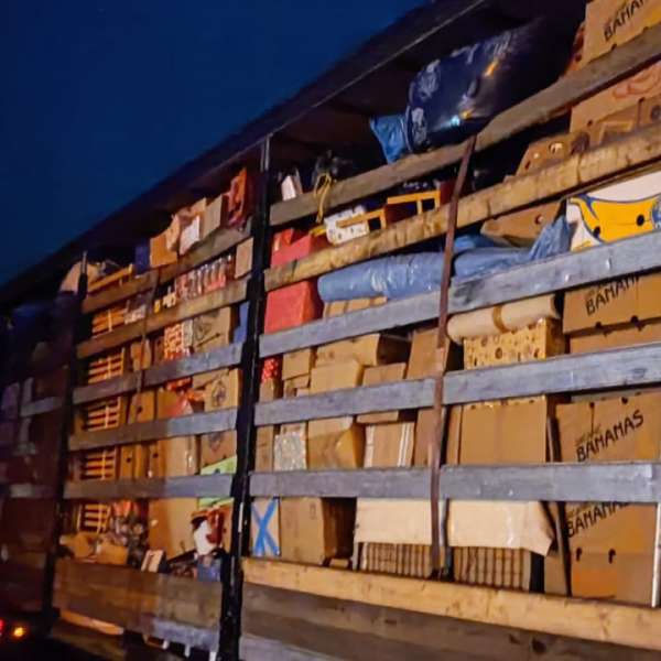 Aproximativ 18 tone de produse second hand, oprite la intrarea în ţară