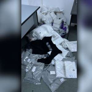 Cantitate considerabilă de bunuri contrafăcute, în valoare de peste 273.000 lei, descoperită de polițiștii de frontieră giurgiuveni