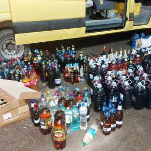 Substanţe anabolizante și băuturi alcoolice oprite la intrarea în ţară