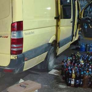 Substanţe anabolizante și băuturi alcoolice oprite la intrarea în ţară