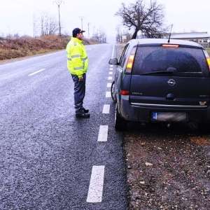 În stare de ebrietate și fără drept la volan