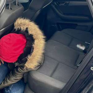 Bărbat depistat ascuns într-un autoturism, la P.T.F. Cenad