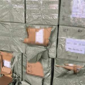 Căști audio, estimate la aproximativ 1 milion de lei dacă ar fi fost originale, depistate într-un container în Portul Constanța