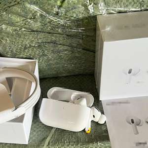 Căști audio, estimate la aproximativ 1 milion de lei dacă ar fi fost originale, depistate într-un container în Portul Constanța