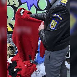 Cantitate considerabilă de bunuri contrafăcute, în valoare de peste 266.000 lei, descoperită de polițiștii de frontieră giurgiuveni