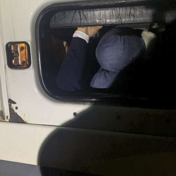 Cetățean sirian depistat  în compartimentul de depozitare al unui autocamion,  în P.T.F. Bechet