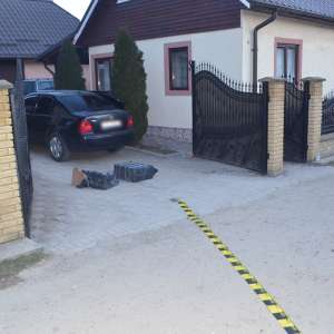 Doi cetățeni români cercetați pentru contrabandă și două autoturisme încărcate cu 14.700 pachete țigări confiscate, la frontiera de nord