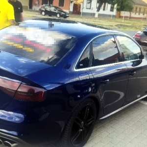 Percheziţii domiciliare într-un dosar de trafic de migranţi