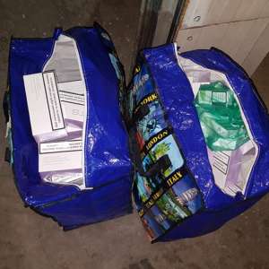 Peste 1.000 pachete cu țigări descoperite ascunse în două mașini