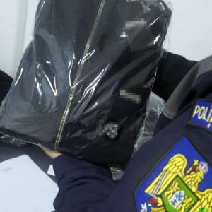 Peste 1.800 de bunuri contrafăcute, descoperite de polițiștii de frontieră giurgiuveni