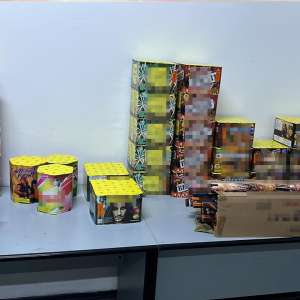 Articole pirotehnice descoperite într-un autoturism la P.T.F Giurgiu