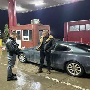 La volan fără a deţine permis de conducere