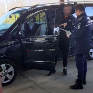 Certificat de înmatriculare falsificat, depistat la controlul de frontieră