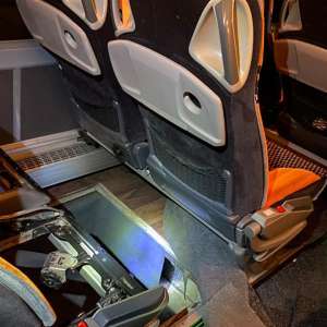 Cetăţeni străini depistaţi ascunşi, la Nădlac II. 15 într-o autoutilitară cu farfurii din porţelan, alţi patru într-un autocar