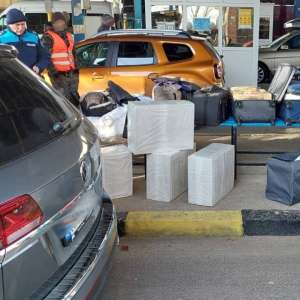 Cu documente fanteziste a pretins că este diplomat. Acum este cercetat pentru contrabandă