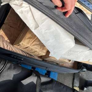 Cu documente fanteziste a pretins că este diplomat. Acum este cercetat pentru contrabandă