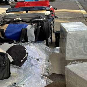 Cu documente fanteziste a pretins că este diplomat. Acum este cercetat pentru contrabandă