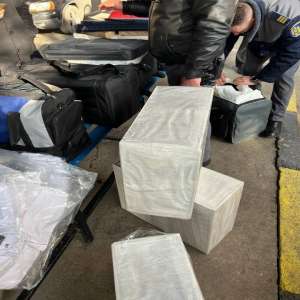 Cu documente fanteziste a pretins că este diplomat. Acum este cercetat pentru contrabandă