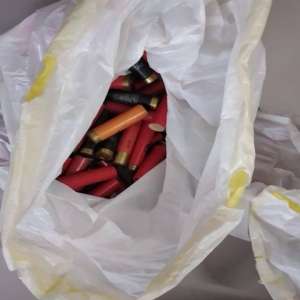 Cartușe de vânătoare descoperite într-un autoturism