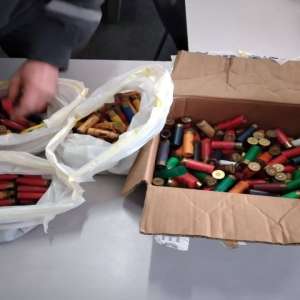 Cartușe de vânătoare descoperite într-un autoturism