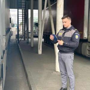 Permis de conducere fals, depistat în P.T.F Siret