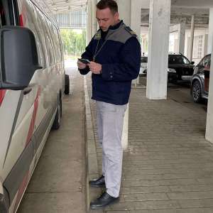 La volanul mașinii, deși avea dreptul de conducere suspendat