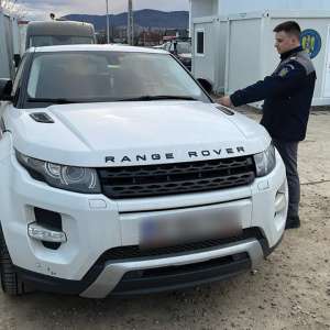 Range Rover căutat de autoritățile italiene, oprit în PTF Vicovu de Sus