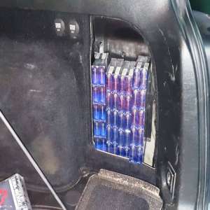 Ţigări de contrabandă ascunse în autoturism, depistate la trecerea frontierei