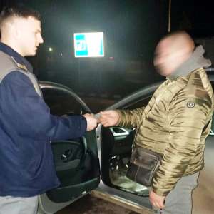 Autoturism căutat de autorităţile din Franţa descoperit la Stânca