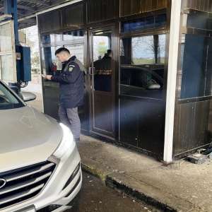 Curajul  unui ’’fals’’ șofer de a prezenta la control un document neautentic  a fost “premiat” cu un dosar penal