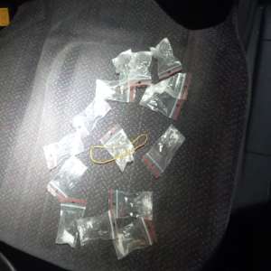 Un maramureșean descoperit cu 15 pliculețe de substanțe interzise în Vișeu de Sus