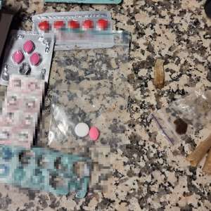 Cetăţean sirian rezident în Olanda, depistat pe aeroportul Otopeni cu ţigarete cu cannabis