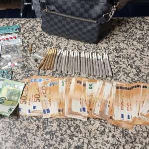 Cetăţean sirian rezident în Olanda, depistat pe aeroportul Otopeni cu ţigarete cu cannabis