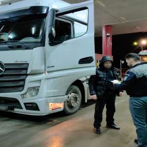 Camion fără drept de circulație pe drumurile publice, descoperit în trafic de polițiștii de frontieră