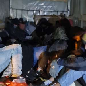 Peste 130 de cetăţeni străini ascunși, depistați de polițiștii de frontieră de la Nădlac II